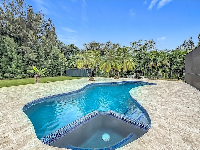 5210 SW 186th Ave, Southwest Ranches, FL 33332 - swimming pool featuring an in-ground hot tub, a patio area, and view of scattered trees