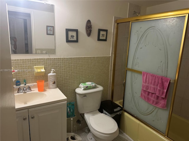20320 NE 2nd Ave Unit 27, Miami Gardens, FL 33179 - bathroom featuring vanity, enclosed tub / shower combo, toilet, and wainscoting