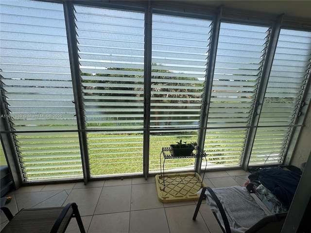 20320 NE 2nd Ave Unit 27, Miami Gardens, FL 33179 - view of sunroom / solarium