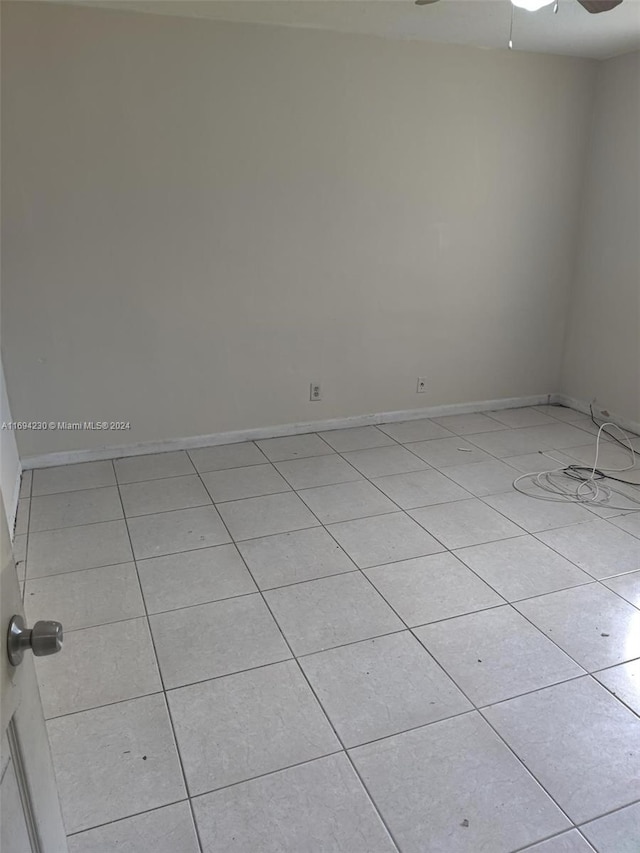 unfurnished room featuring light tile patterned floors and ceiling fan