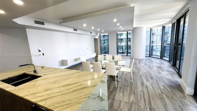 801 S Miami Ave Unit 3205/04, Miami, FL 33130 - dining room featuring light wood-style flooring, recessed lighting, expansive windows, and visible vents