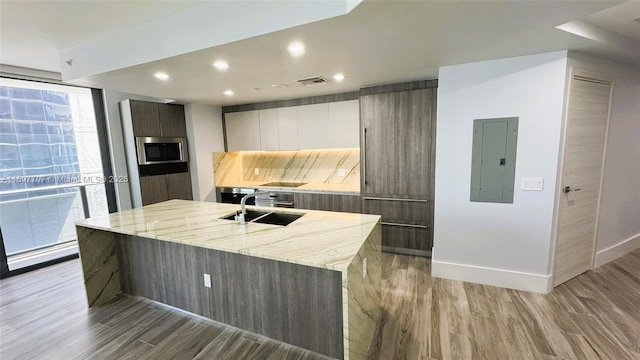 801 S Miami Ave Unit 3205/04, Miami, FL 33130 - kitchen featuring visible vents, electric panel, light wood finished floors, modern cabinets, and appliances with stainless steel finishes