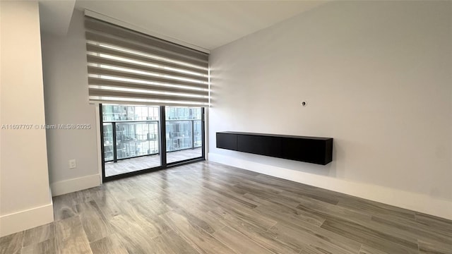 801 S Miami Ave Unit 3205/04, Miami, FL 33130 - unfurnished room featuring baseboards, expansive windows, and wood finished floors
