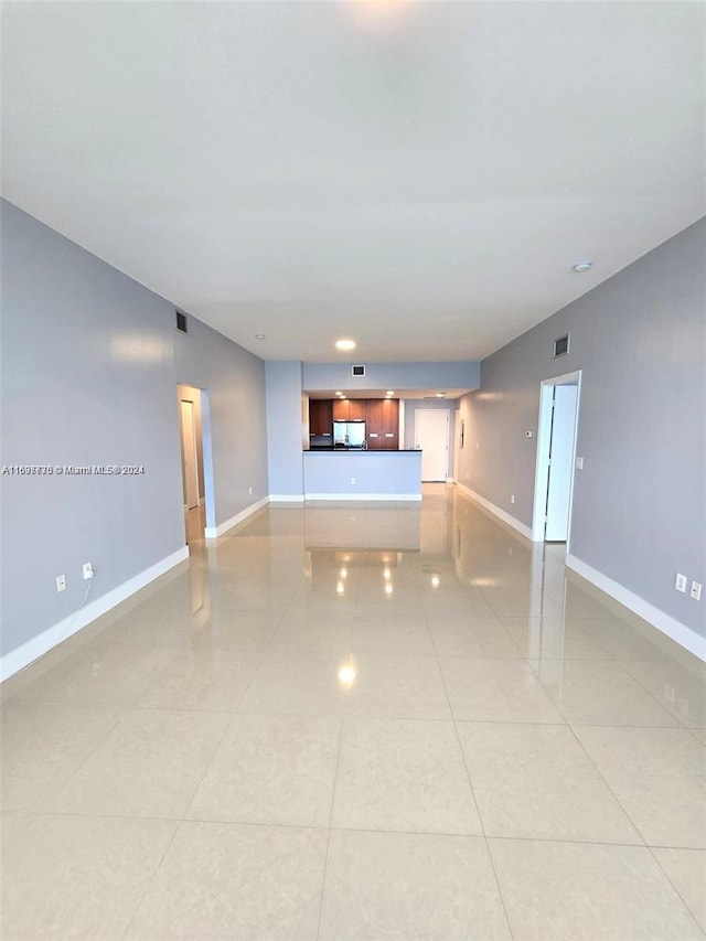 unfurnished room featuring light tile patterned flooring