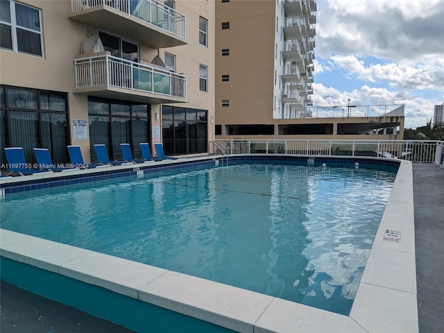 view of swimming pool