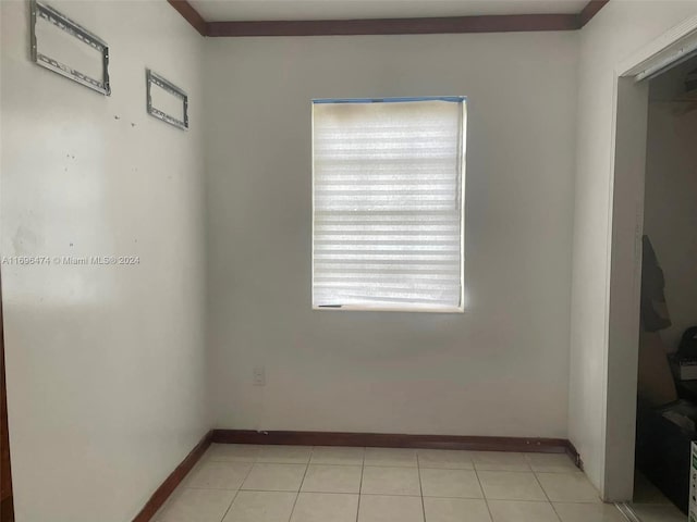 empty room featuring light tile patterned floors