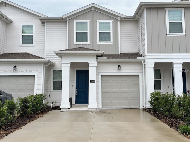 view of front of house with a garage