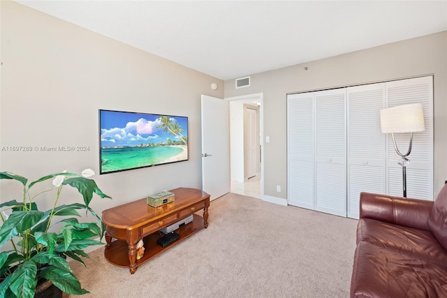 living room with carpet