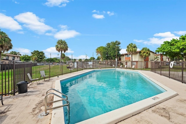 view of swimming pool