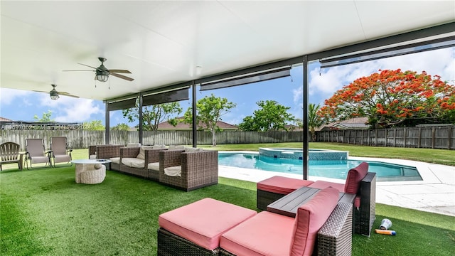 view of swimming pool featuring an in ground hot tub, outdoor lounge area, ceiling fan, and a lawn