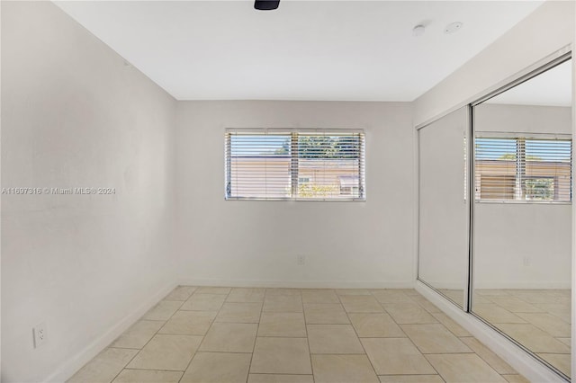 spare room featuring light tile patterned flooring