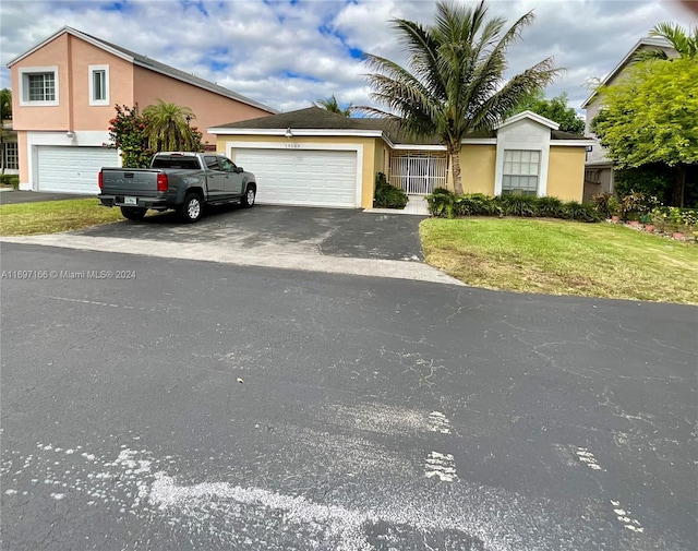 view of front of home featuring a front lawn and a garage