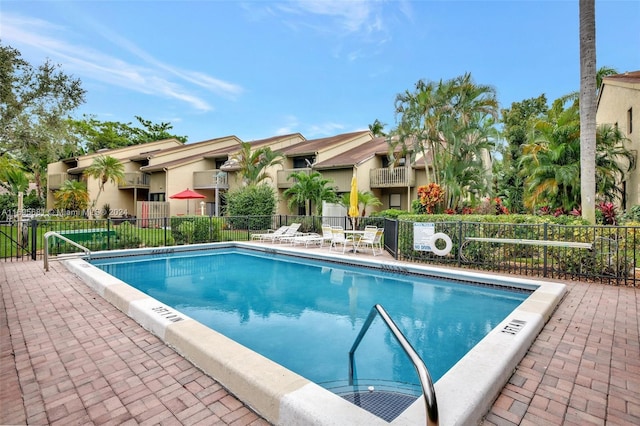 view of swimming pool