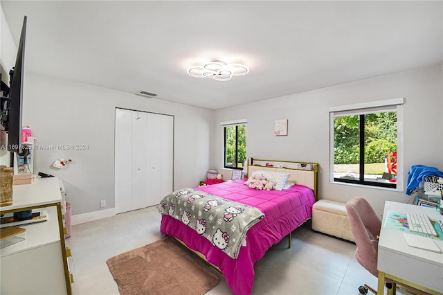 bedroom featuring a closet