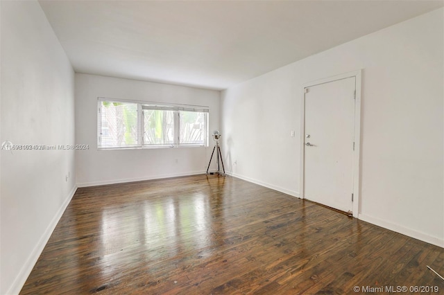 spare room with dark hardwood / wood-style floors