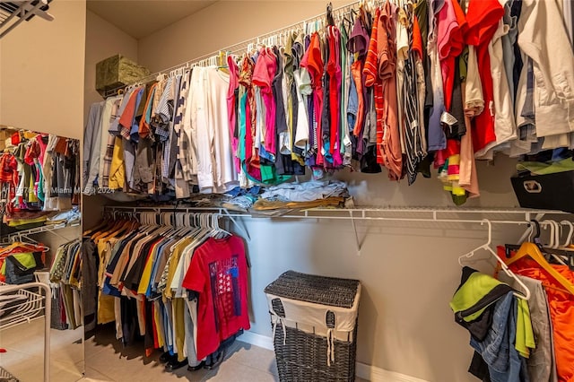 spacious closet featuring light tile patterned floors