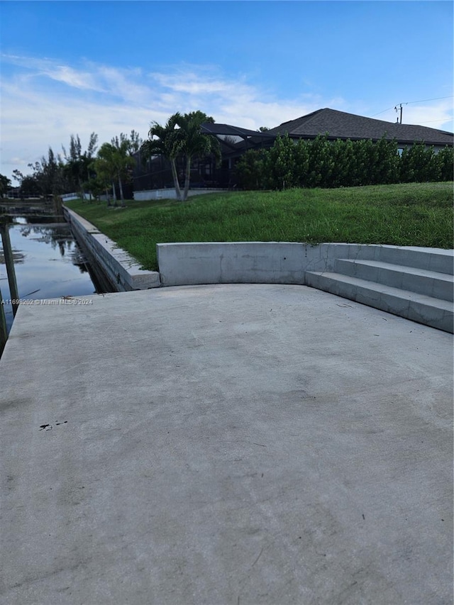 Listing photo 3 for 1429 SE 4th Pl, Cape Coral FL 33990