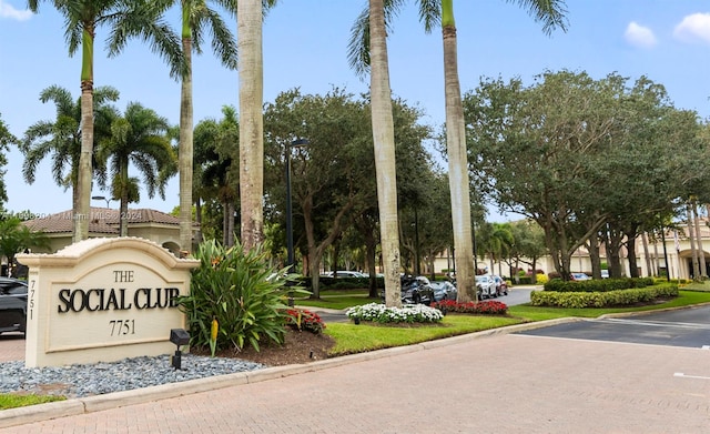 view of community / neighborhood sign