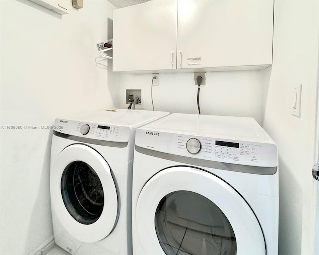 laundry room featuring cabinets and independent washer and dryer