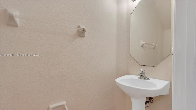 bathroom featuring sink