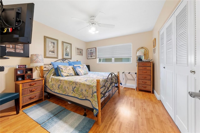 bedroom with ceiling fan, light wood-type flooring, and a closet