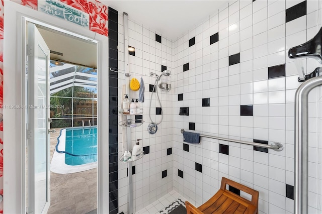 bathroom featuring tiled shower