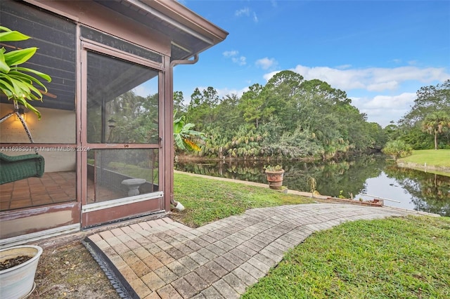 view of yard featuring a water view