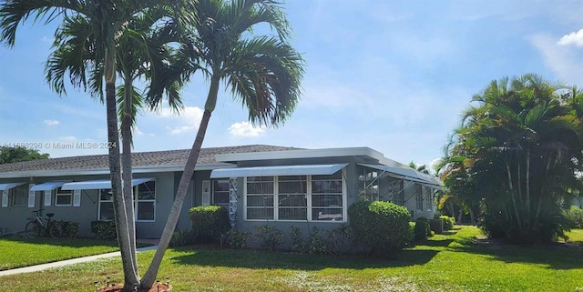 view of front of house with a front yard