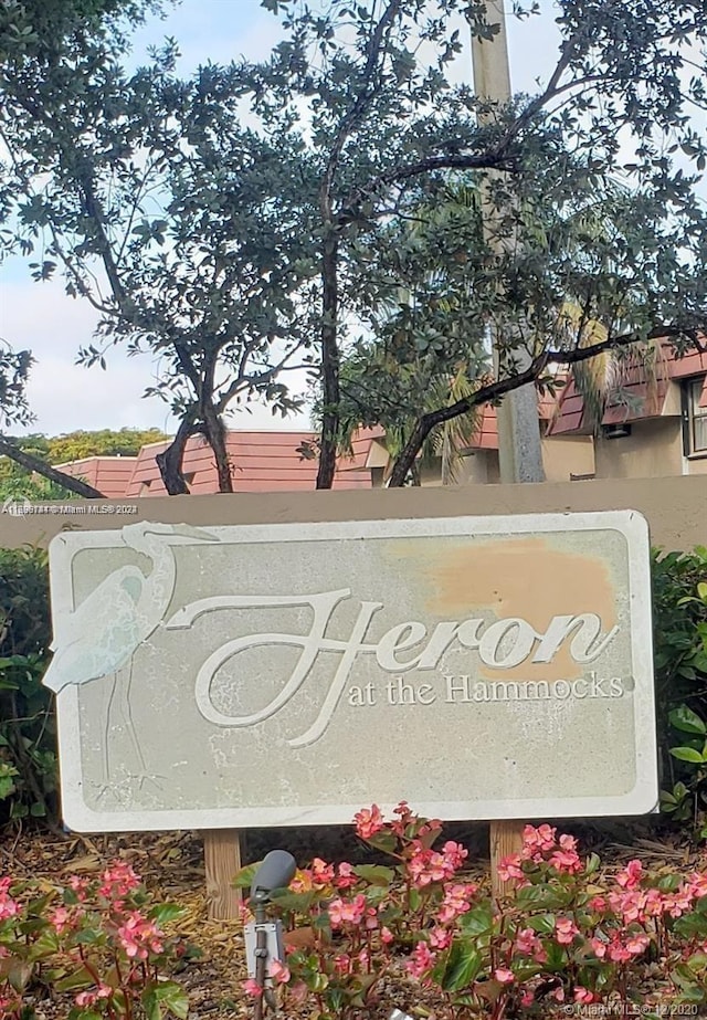 view of community / neighborhood sign