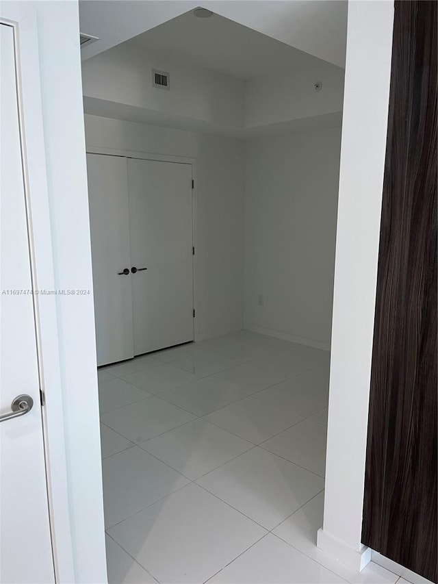 spare room featuring light tile patterned floors