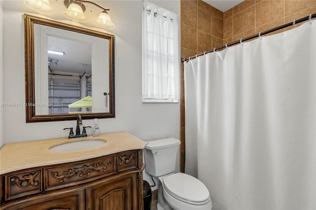 bathroom with a shower with shower curtain, vanity, and toilet