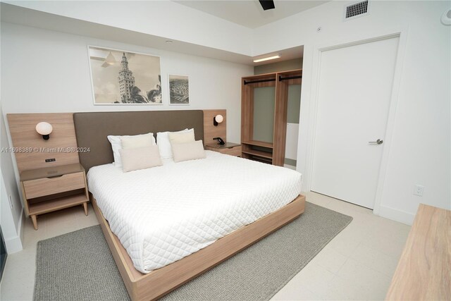 bedroom featuring ceiling fan and a closet