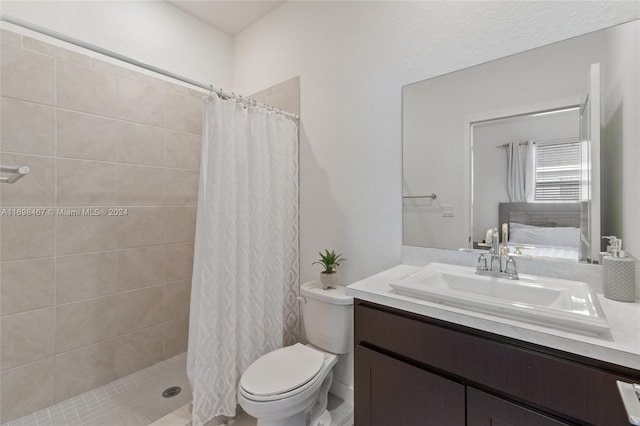 bathroom with a shower with shower curtain, vanity, and toilet