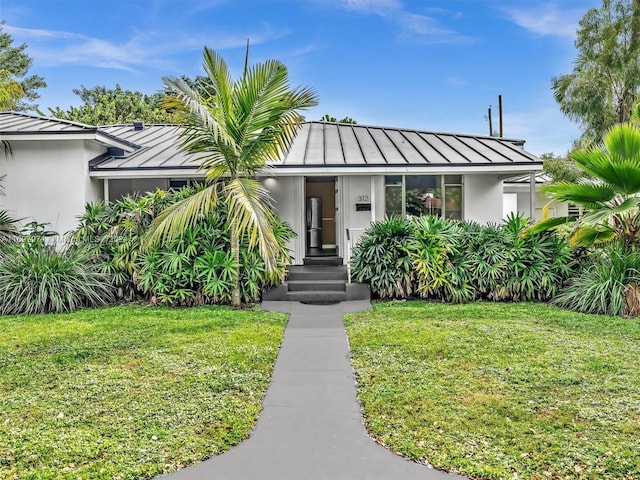 view of front of house with a front lawn