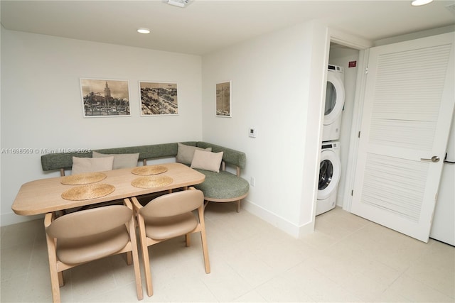 dining space featuring breakfast area and stacked washer / dryer