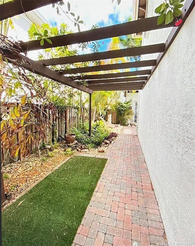 view of yard with a pergola