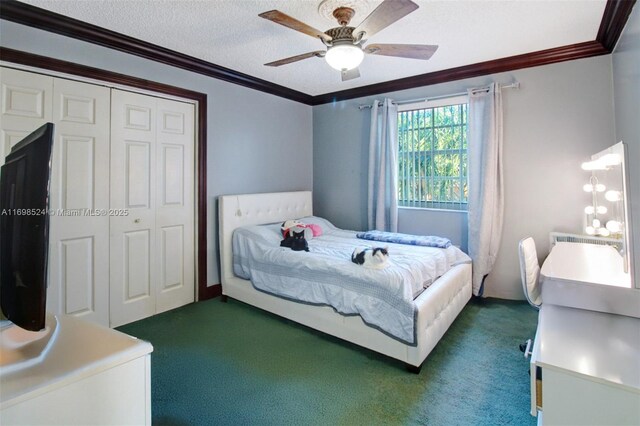 carpeted bedroom featuring ceiling fan, a textured ceiling, a closet, and crown molding