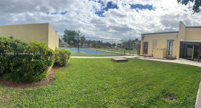 view of yard featuring tennis court