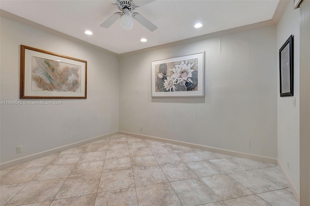 empty room featuring ceiling fan and crown molding