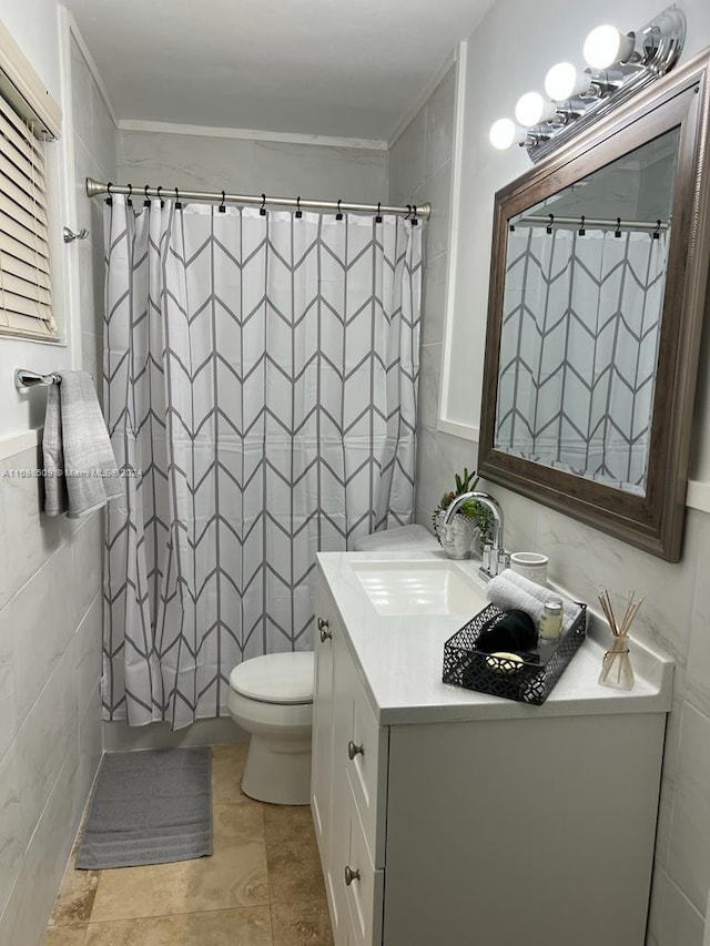 full bathroom with shower / tub combo with curtain, vanity, tile walls, and toilet