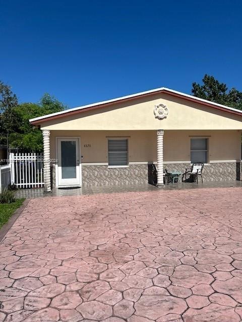 view of front facade