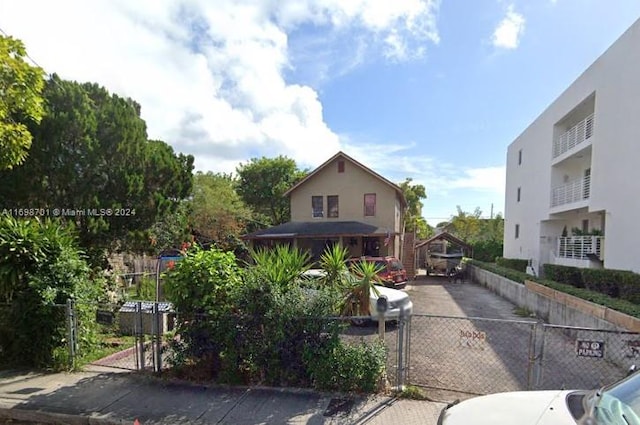 536 SW 3rd St, Miami, FL 33130 - exterior space