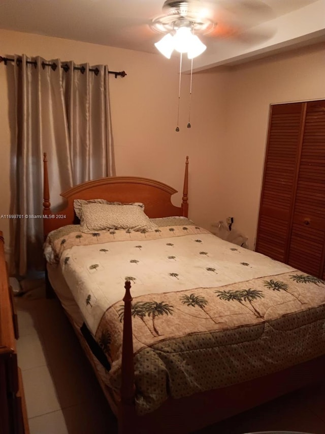 bedroom with ceiling fan and a closet