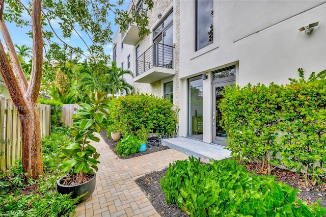 909 NE 16th Ter Unit 2, Fort Lauderdale, FL 33304 - view of yard featuring fence and a balcony