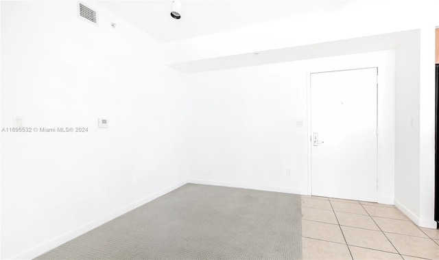 spare room featuring light tile patterned floors