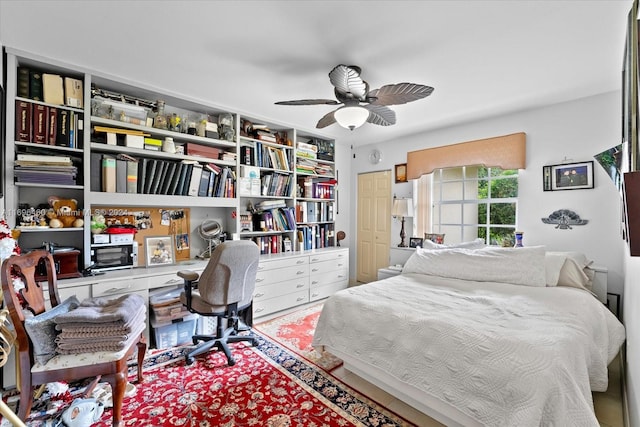 bedroom with ceiling fan