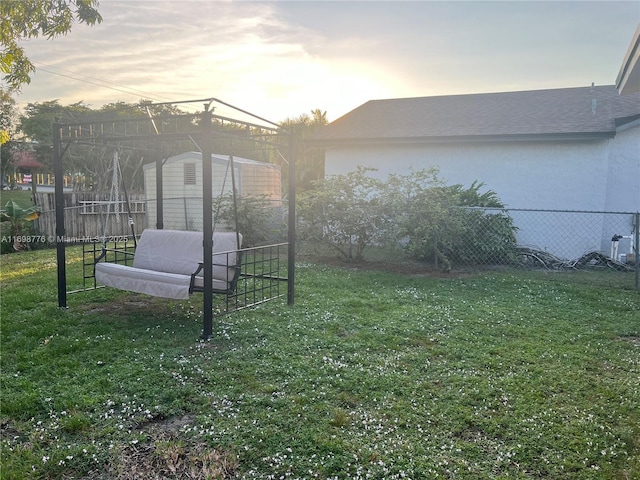 view of yard at dusk