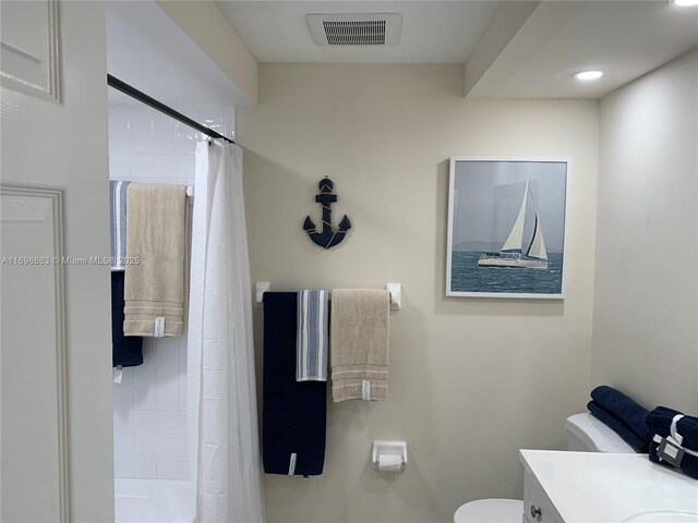 bathroom with shower / bathtub combination with curtain