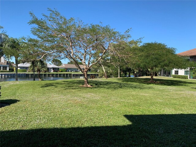 view of yard featuring a water view