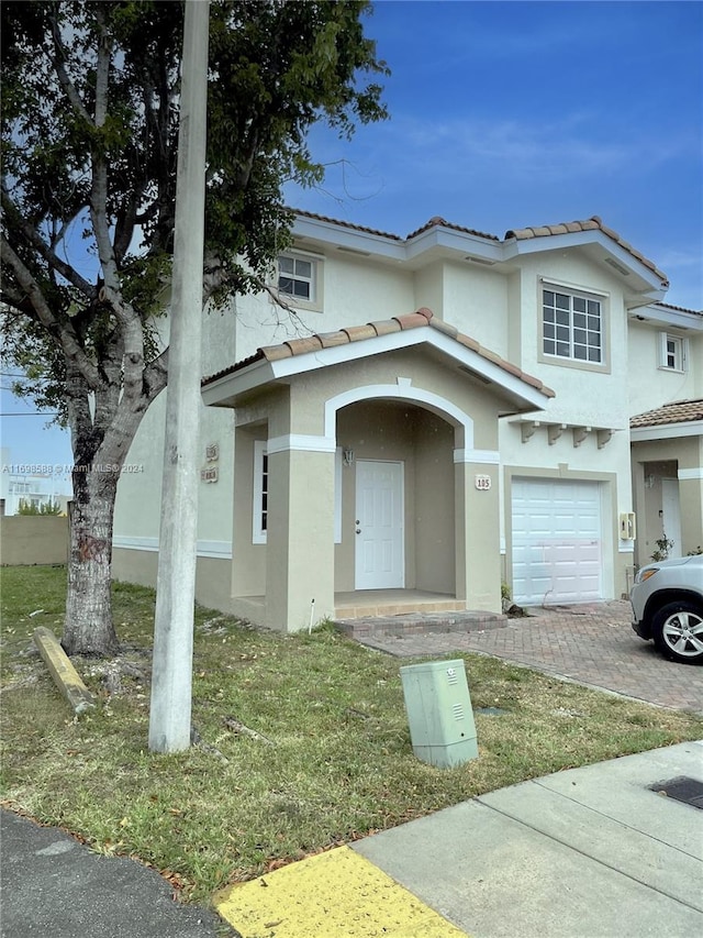 view of front of house featuring a garage